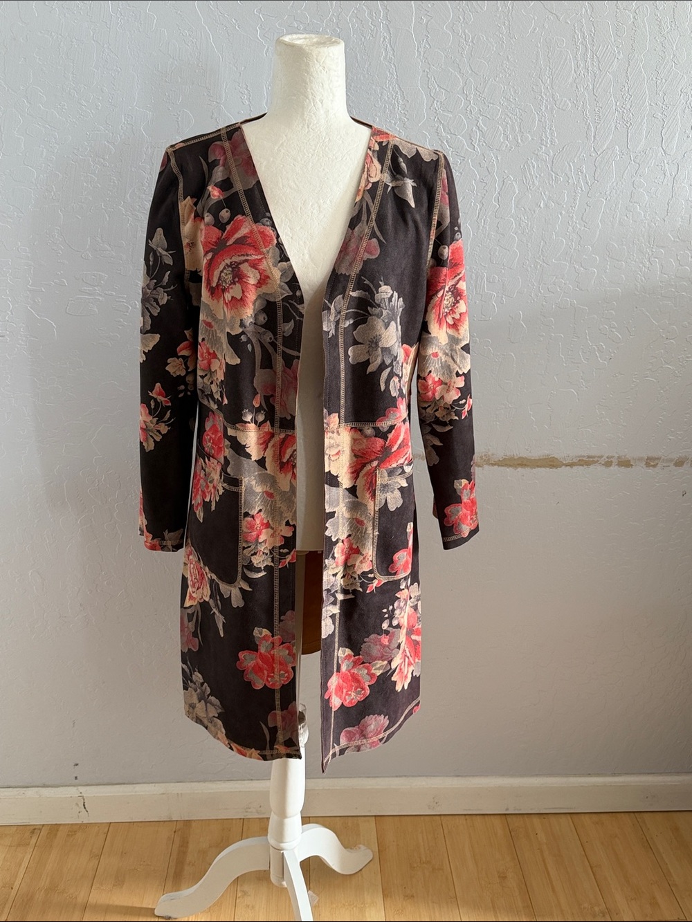 Solitaire Black Floral Open-Front Longline Robe with Red and Cream Flowers
